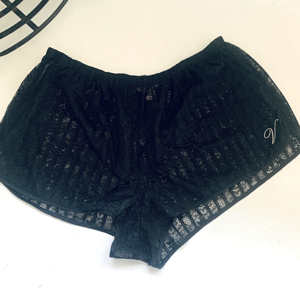 Victoria’s Secret Lacey black night shorts M